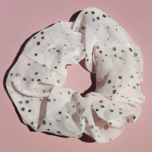 Scrunchie Rosa con Confeti de Lentejuelas Plateada